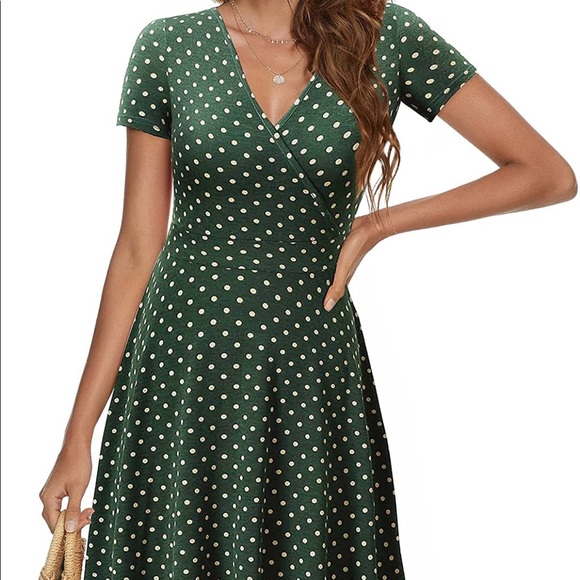 Dresses & Skirts - Green Polka Dot Dress